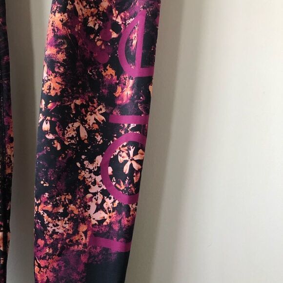 Lolë -Serria Abstract Cherry Blossom Print Legging - Picture 4 of 7